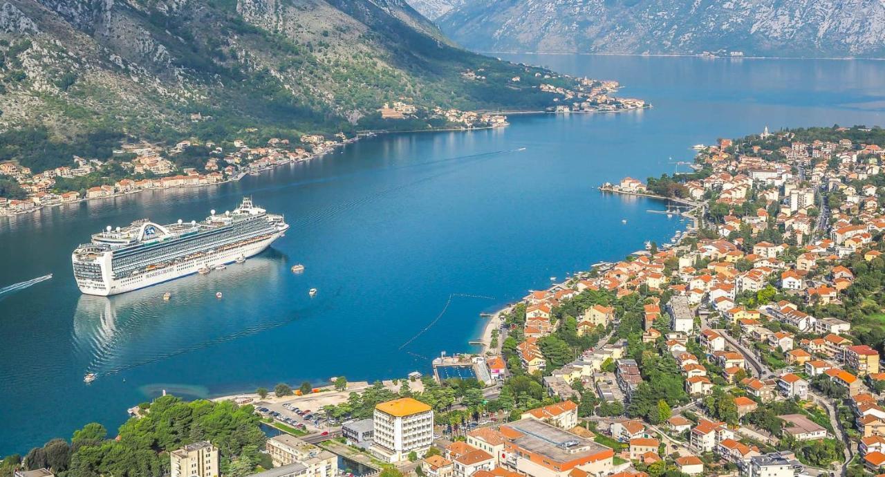 J&M Apartment Kotor Exterior photo