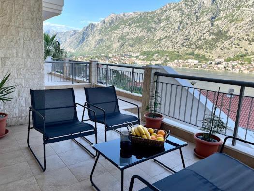 J&M Apartment Kotor Exterior photo