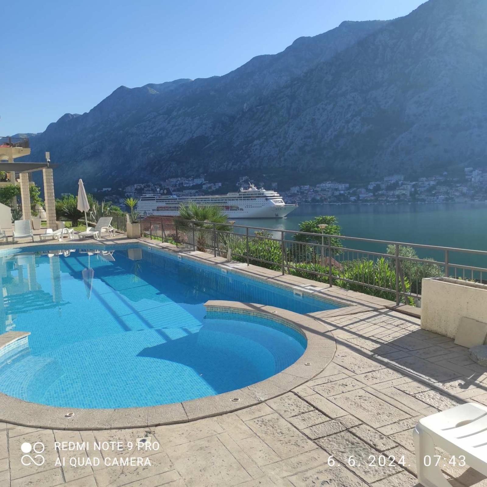 J&M Apartment Kotor Exterior photo